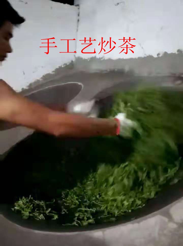 纯手工大锅炒茶.